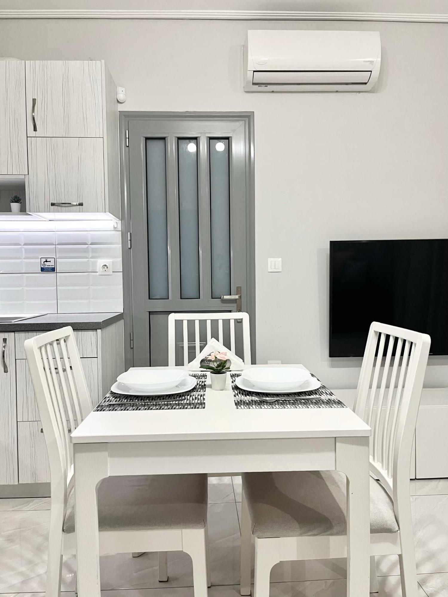 Blueline Apartment 3 Лутраки Екстериор снимка